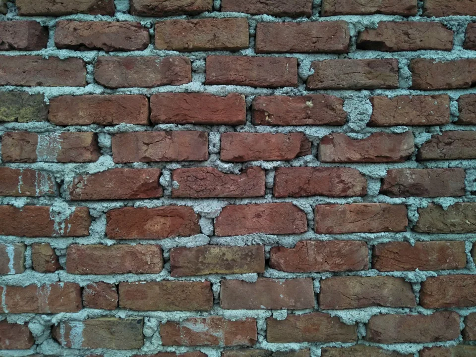 Tôn và khung sắt xếp tại tiệm